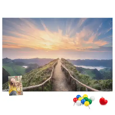 Korková nástenka s motívom výhľadu na hory a údolia