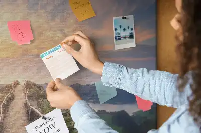 Korková nástenka s motívom výhľadu na hory a údolia