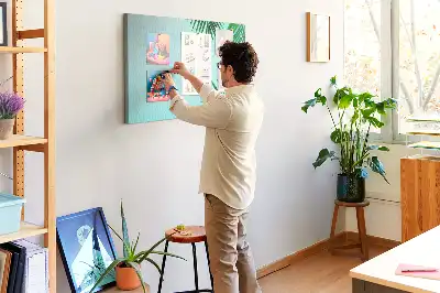 Korková nástenka s rámom z paliem