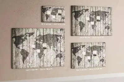 Nástenka do detskej izby s motívom mapy sveta z dosiek