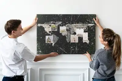 Korková nástenka s motívom mapy sveta s dolárovým vzorom