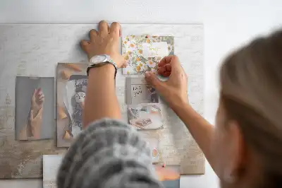 Korková nástenka s motívom abstraktného obilia