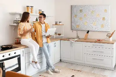 Nástenka do detskej izby s abstraktnými líniami