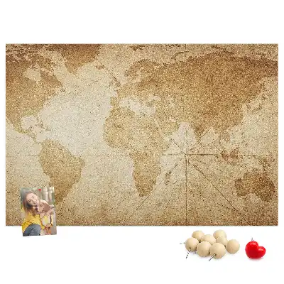Korková nástenka so starou mapou kontinentov