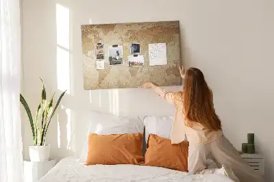 Korková nástenka so starou mapou kontinentov