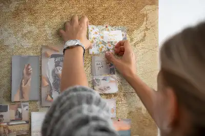 Korková nástenka so starou mapou kontinentov