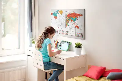 Korková nástenka s farebnou mapou sveta