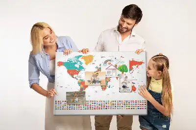 Korková nástenka s farebnou mapou sveta
