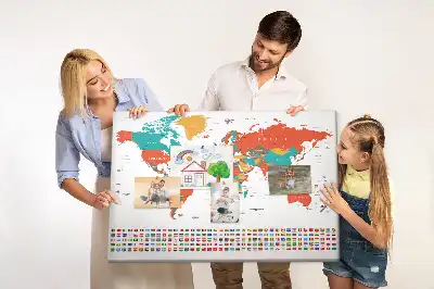 Korková nástenka s farebnou mapou sveta
