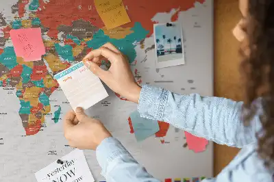 Korková nástenka s farebnou mapou sveta