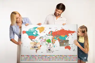 Korková nástenka s farebnou mapou sveta