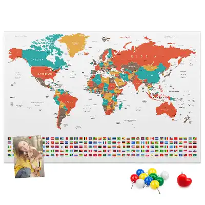 Korková nástenka s farebnou mapou sveta