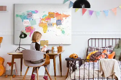Korková nástenka s motívom akvarelovej mapy sveta