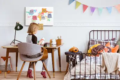 Korková nástenka s motívom akvarelovej mapy sveta