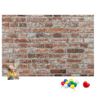 Korková nástenka s motívom tehlového múru