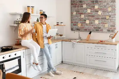 Korková nástenka s motívom tehlového múru