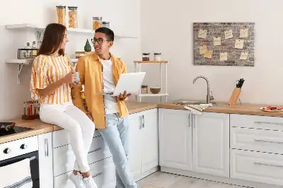Korková nástenka s motívom tehlového múru