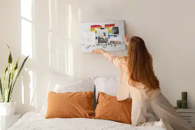 Korková nástenka s citátom Buď sám sebou