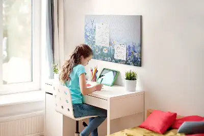 Korková nástenka s motívom motýľa na lúke