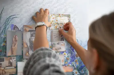 Korková nástenka s motívom motýľa na lúke