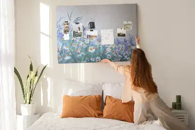 Korková nástenka s motívom motýľa na lúke