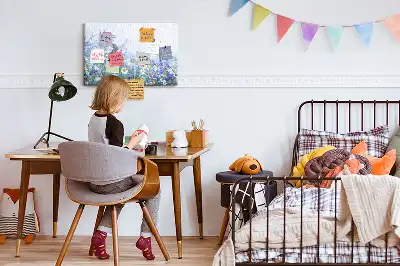 Korková nástenka s motívom motýľa na lúke
