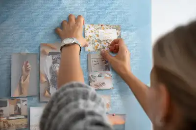 Nástenka do detskej izby s motívom geometrických abstraktných trojuholníkov