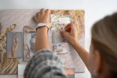 Korková nástenka so vzorom zlatých tropických listov