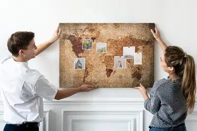 Korková nástenka so štylizovanou antickou mapou sveta
