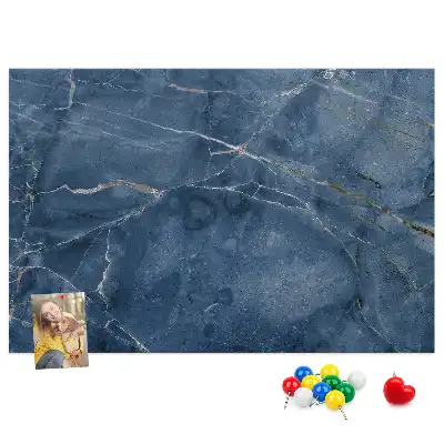 Nástenka do detskej izby s mramorovým dizajnom