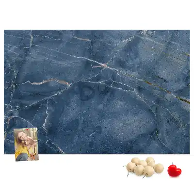 Nástenka do detskej izby s mramorovým dizajnom