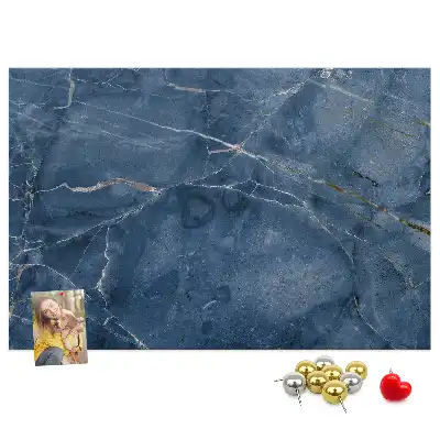 Nástenka do detskej izby s mramorovým dizajnom