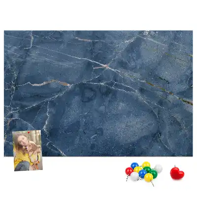 Nástenka do detskej izby s mramorovým dizajnom