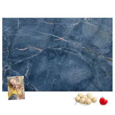 Nástenka do detskej izby s mramorovým dizajnom