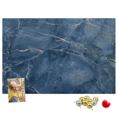 Nástenka do detskej izby s mramorovým dizajnom