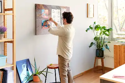 Nástenka do detskej izby s elegantnou mramorovou štruktúrou