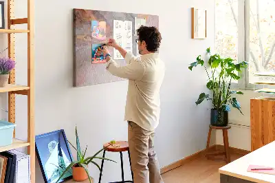 Nástenka do detskej izby s elegantnou mramorovou štruktúrou