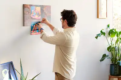 Nástenka do detskej izby s elegantnou mramorovou štruktúrou