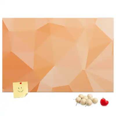 Korková nástenka s geometrickými trojuholníkovými tvarmi