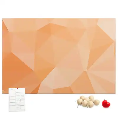 Korková nástenka s geometrickými trojuholníkovými tvarmi