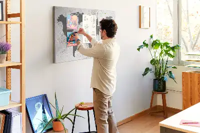 Nástenka do detskej izby s obrysom kontinentov
