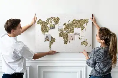 Korková nástenka s mapou sveta