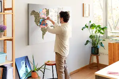 Korková nástenka s mapou sveta