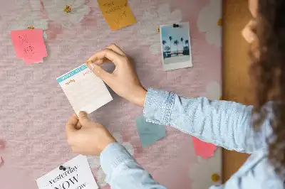 Korková nástenka s motívom sedmokrások