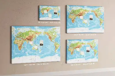Korková nástenka s fyzickou mapou sveta