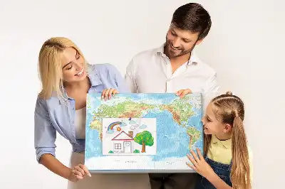 Korková nástenka s fyzickou mapou sveta