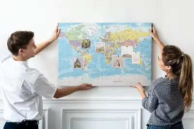 Korková nástenka s mapou administratívneho rozdelenia sveta