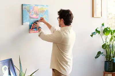 Korková nástenka s mapou administratívneho rozdelenia sveta
