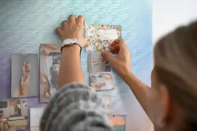 Nástenná nástenka do detskej izby Farebné pierka