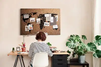 Nástenka do detskej izby s minimalistickým obrysom kontinentov